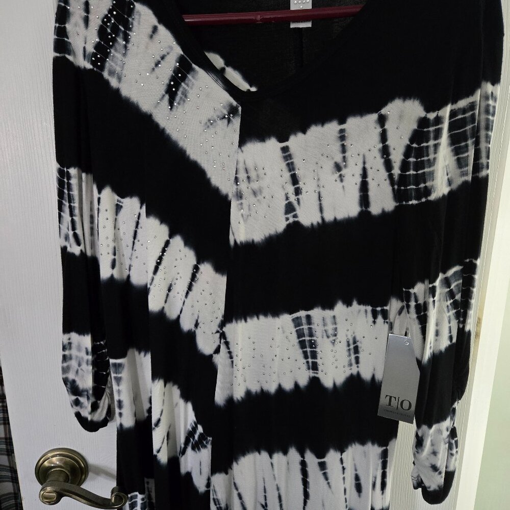 1 NWT PL Tio black &white tie dye top, 2 NWOT M Lucky Brand navy with lace 3/4 s